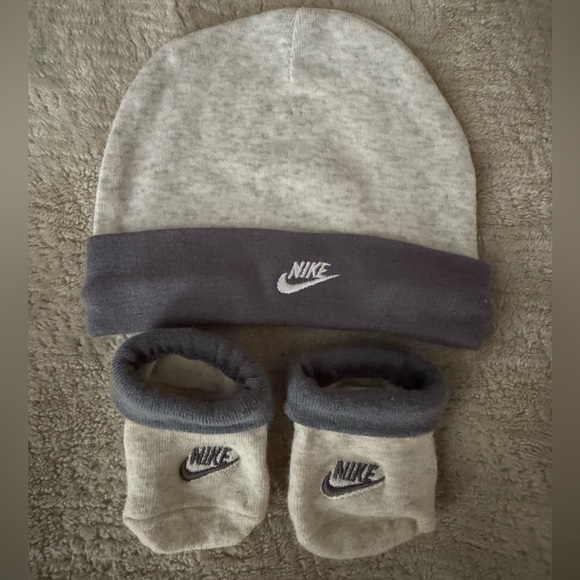Nike Gray and White Newborn Hat and Booties Set - Picture 1 of 4
